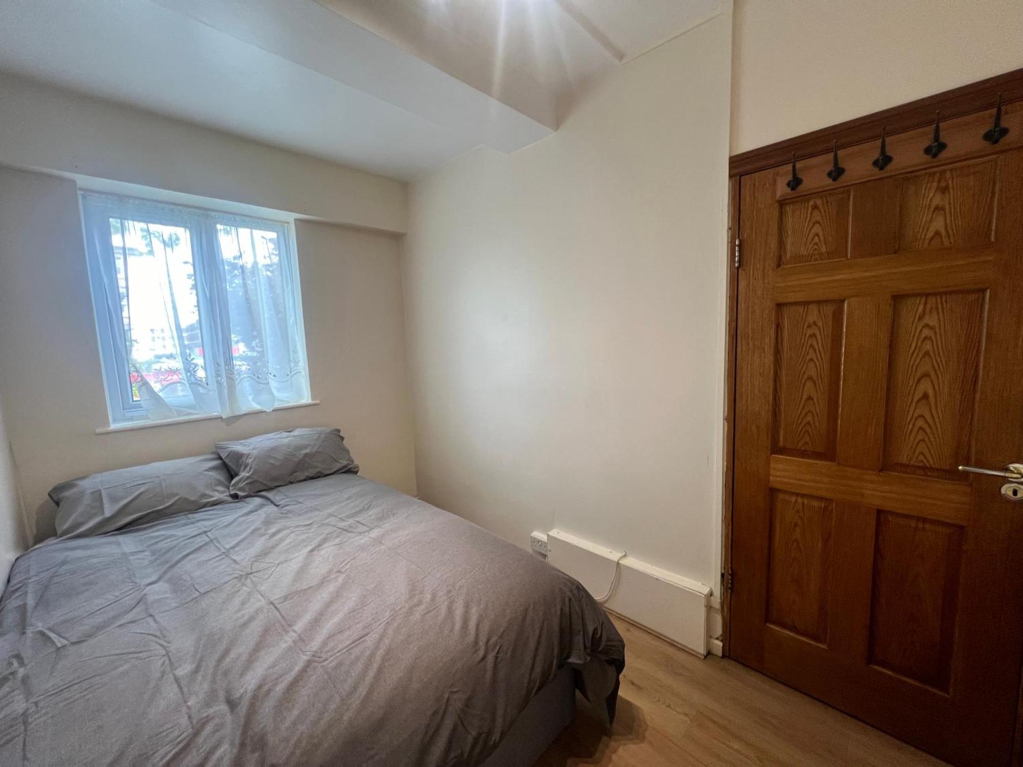 3 Bedroom Apartment, Prime W2 Apartment *