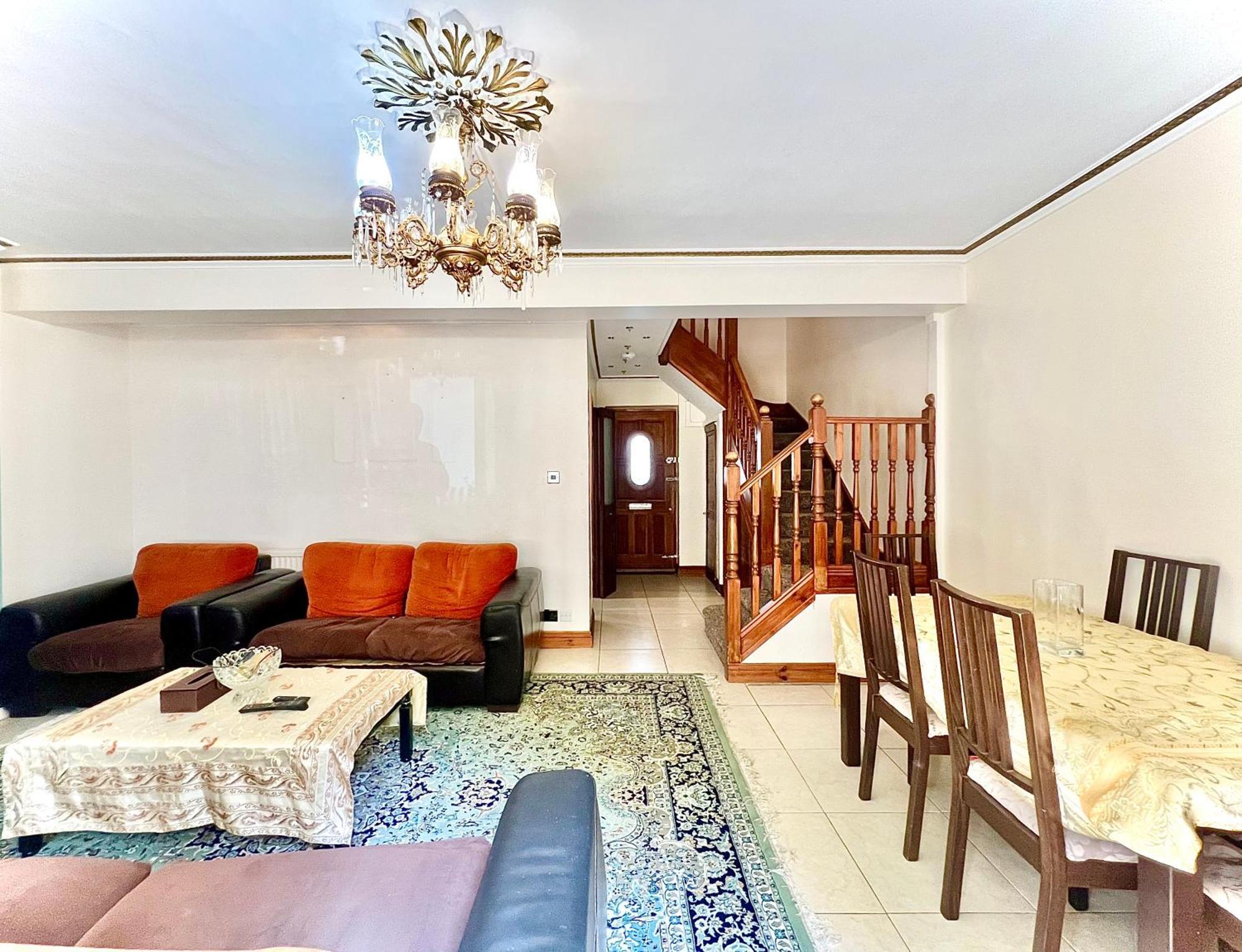 Apartment 3 Bedroom Apartment, Prime W2 *