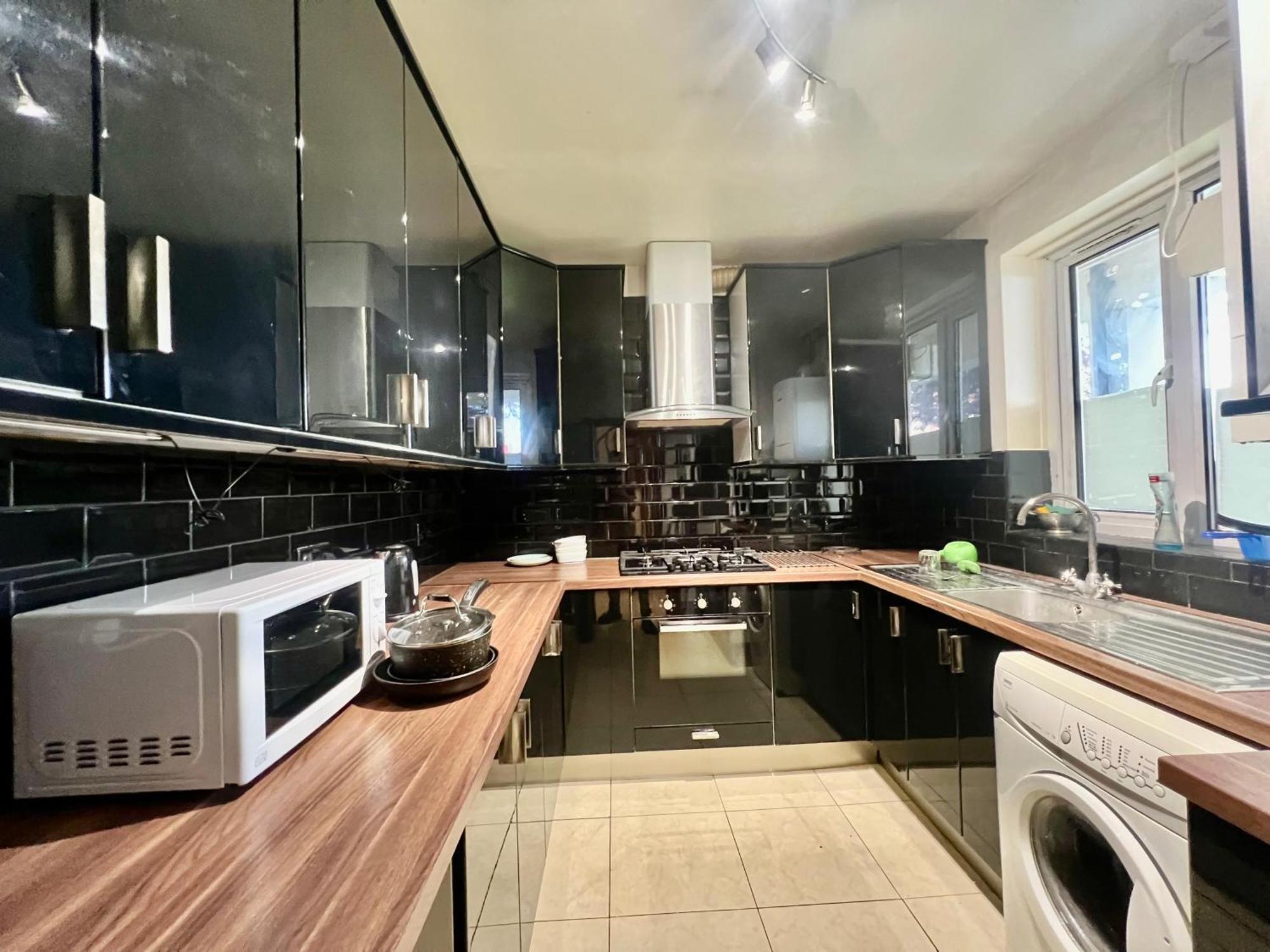 3 Bedroom Apartment, Prime W2 Apartment