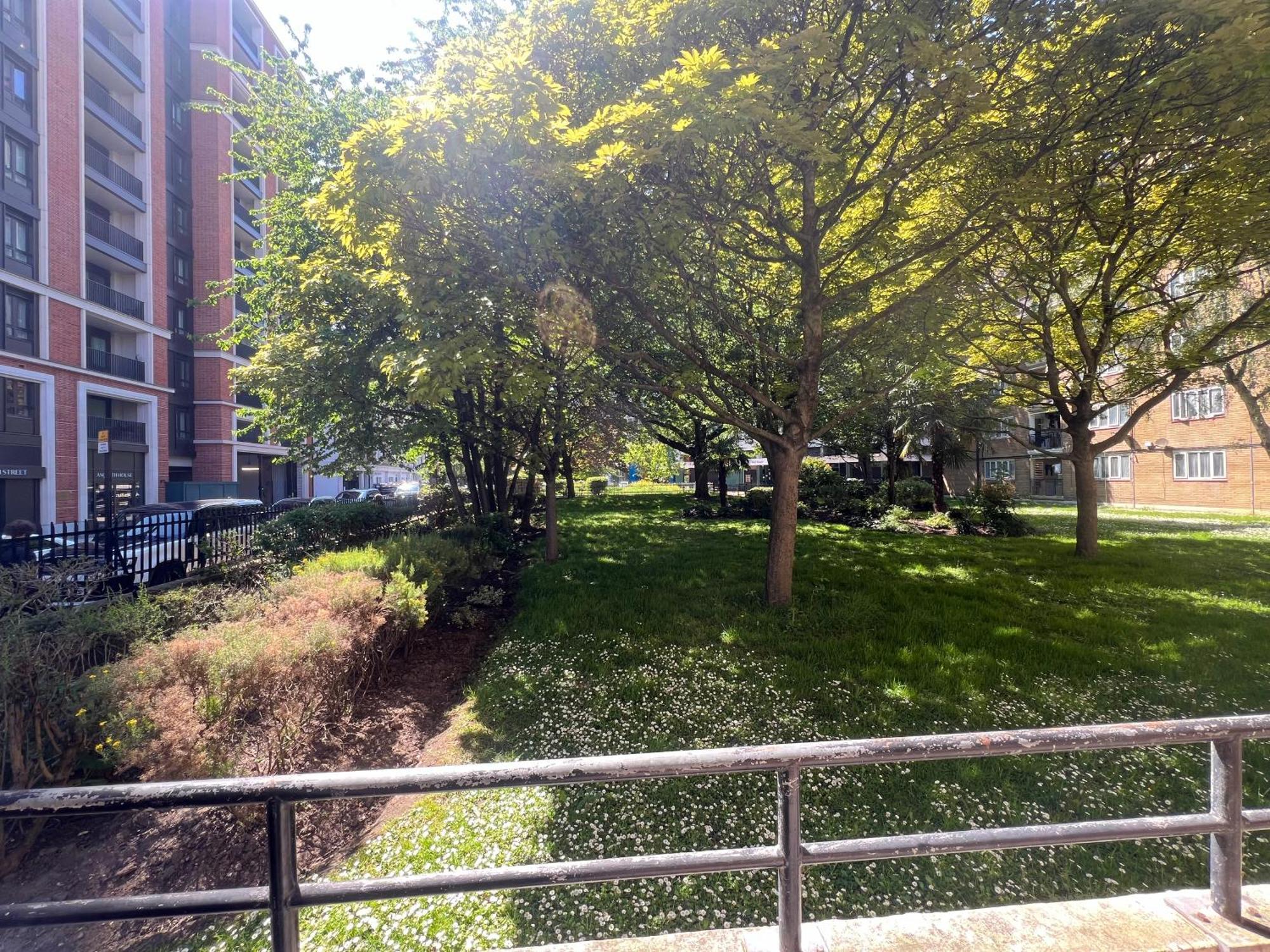 Apartment 3 Bedroom Apartment, Prime W2 *